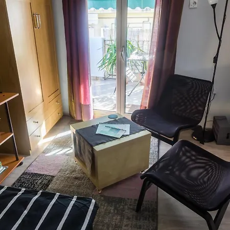 Cosy With Terrace In Center! Салоники