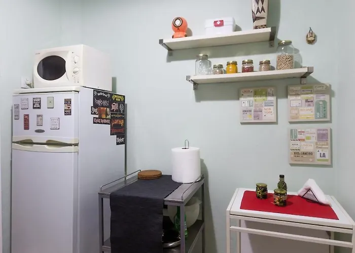 Cosy With Terrace In Center! سالونيك